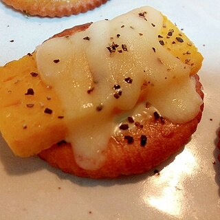 玉子焼きととろけるチーズのリッツ